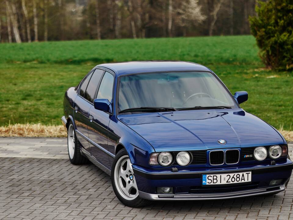 Immagine 1/74 di BMW M5 (1992)