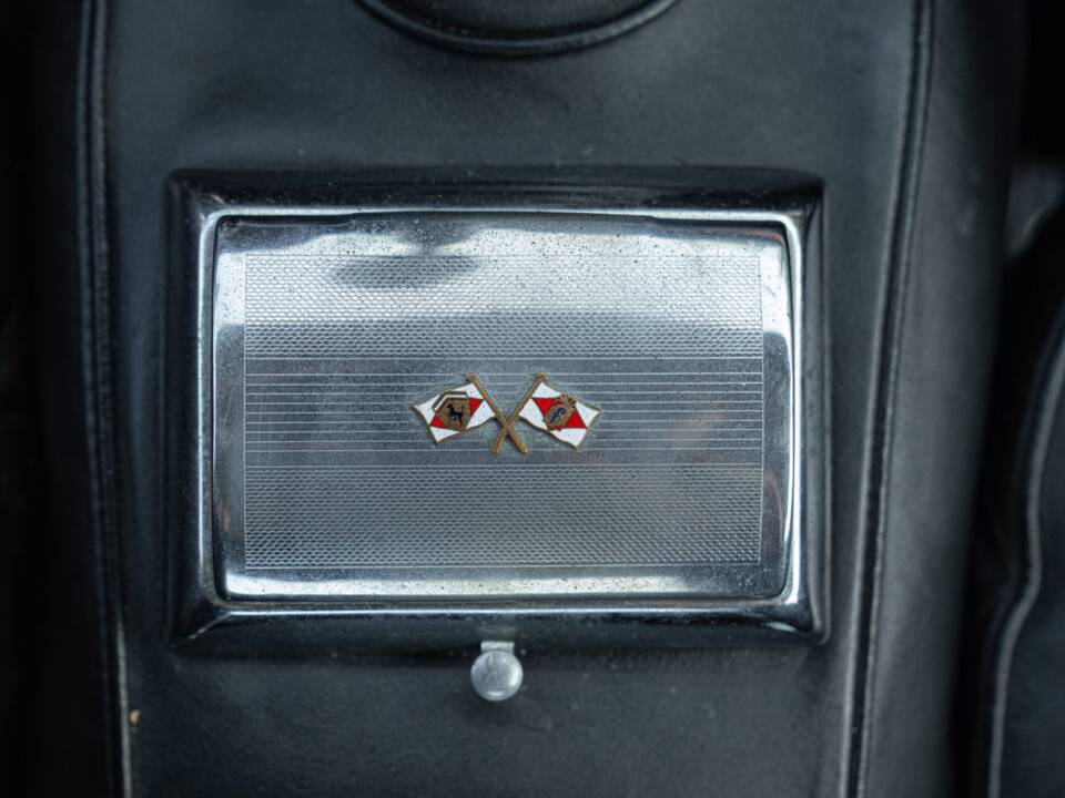 Afbeelding 42/50 van Ferrari 330 GT 2+2 (1964)