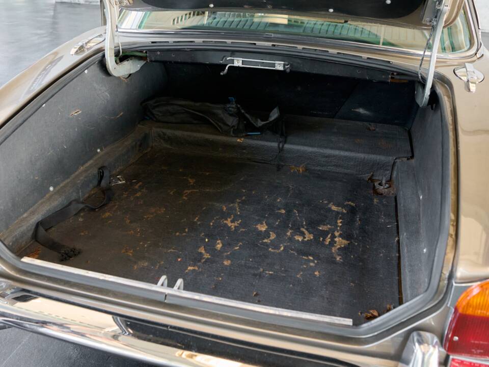 Bild 46/50 von Jaguar XJ 6 L 4.2 (1975)