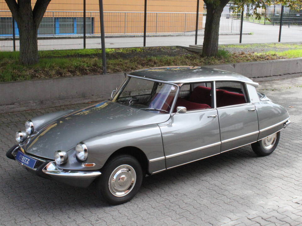 Image 3/22 de Citroën DS 21 Pallas (1966)