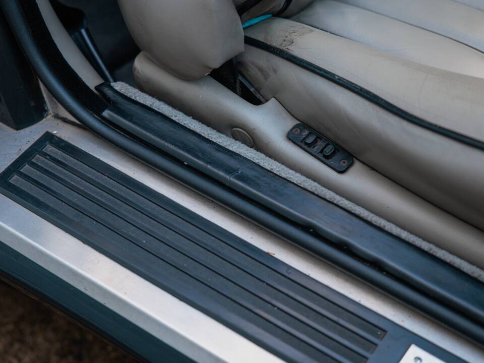 Imagen 34/50 de Aston Martin Virage Volante (1994)
