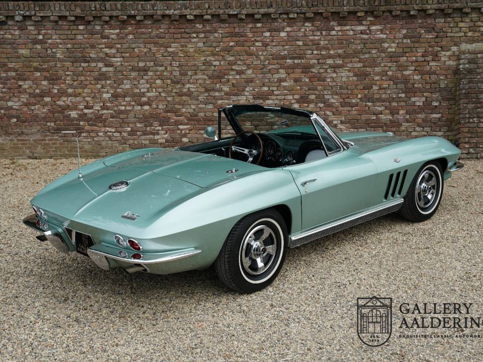 Image 23/50 of Chevrolet Corvette Sting Ray Convertible (1966)