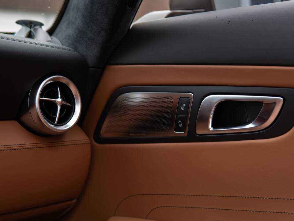 Image 42/45 of Mercedes-Benz SLS AMG Roadster (2012)