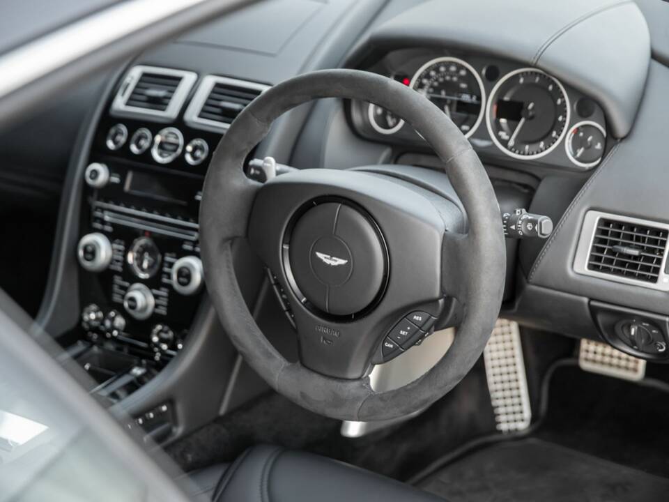 Image 37/50 of Aston Martin DBS (2011)