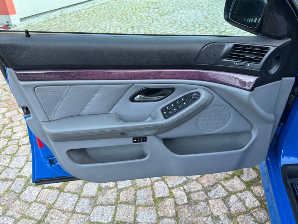 Image 31/100 of BMW 540i Touring (1998)