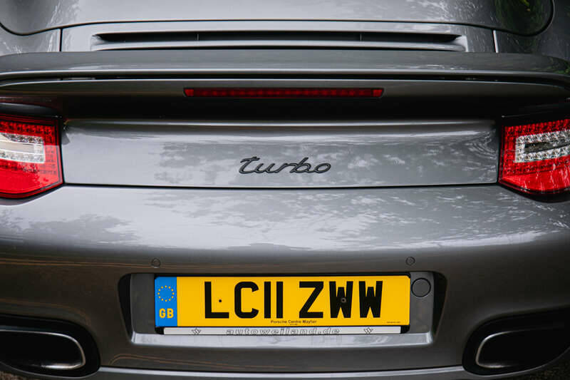 Immagine 27/50 di Porsche 911 Turbo S (2011)