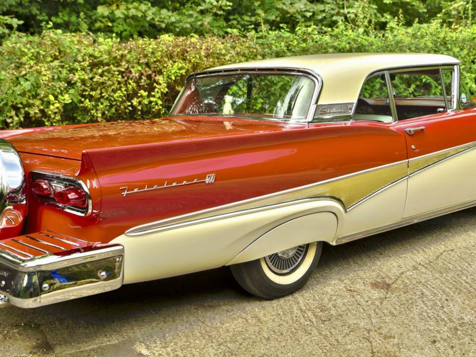 Immagine 5/50 di Ford Fairlane 500 Skyliner (1958)