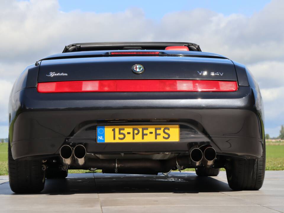Image 8/50 of Alfa Romeo Spider 3.0 V6 24V (2001)