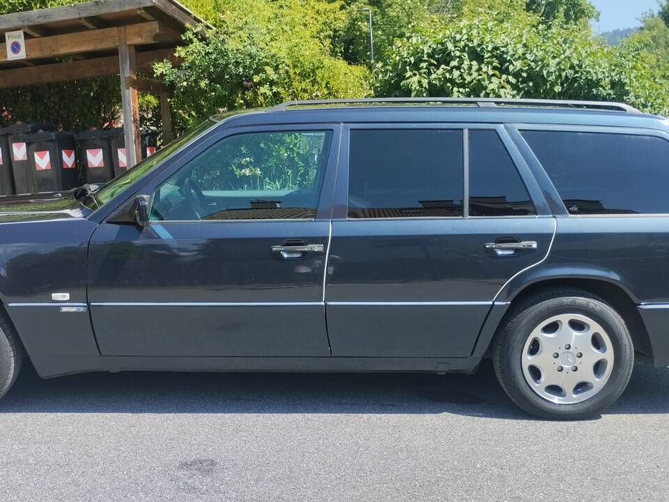 Image 12/14 of Mercedes-Benz E 280 T (1995)