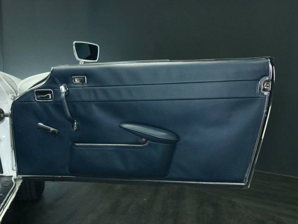 Immagine 28/50 di Mercedes-Benz 280 SL (1968)
