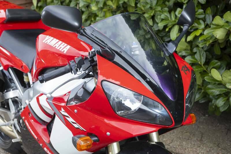 Image 10/33 of Yamaha YZF-R1 (2001)