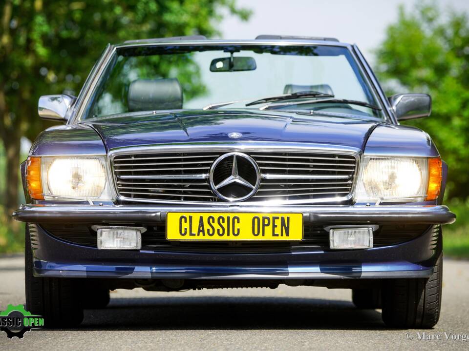 Immagine 2/60 di Mercedes-Benz 420 SL (1987)