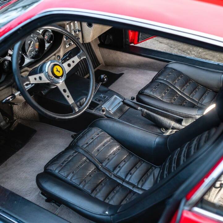 Image 32/50 de Ferrari 365 GTB/4 Daytona (1973)