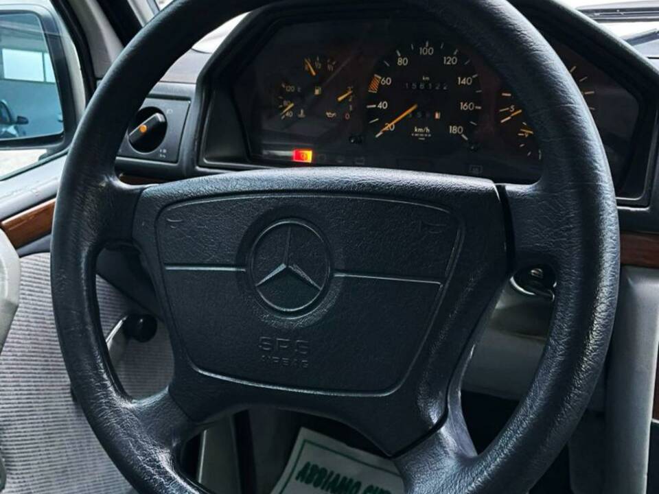 Bild 6/10 von Mercedes-Benz 300 GD (kurz) (1990)