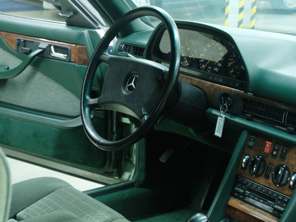 Bild 31/50 von Mercedes-Benz 500 SEC (1988)