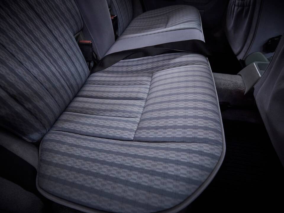 Image 60/100 of Mercedes-Benz 230 TE (1990)