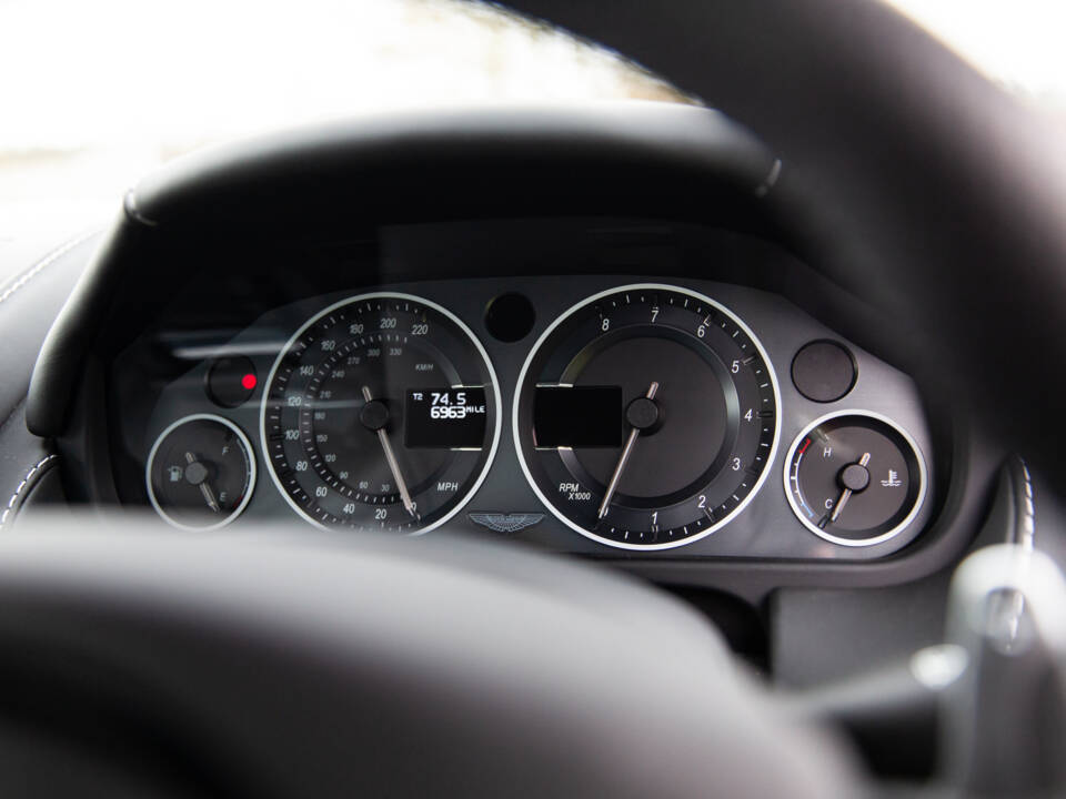 Immagine 45/98 di Aston Martin DBS (2010)