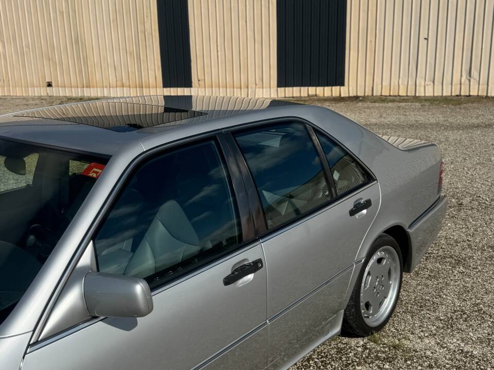 Immagine 7/15 di Mercedes-Benz S60 AMG (1994)