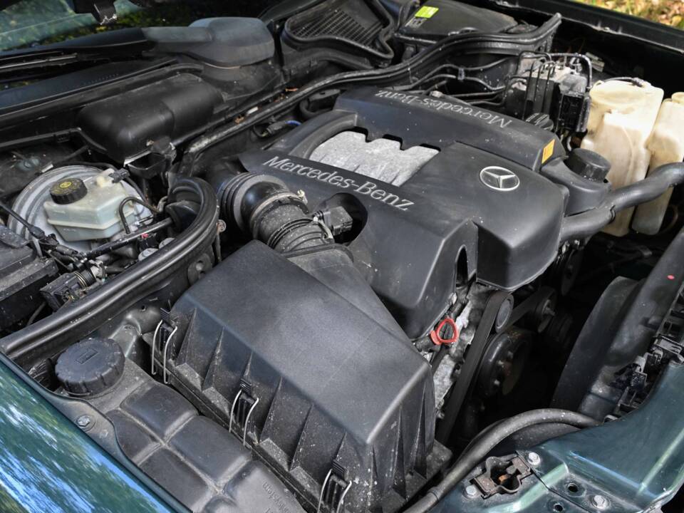 Image 5/50 of Mercedes-Benz E 320 (1998)