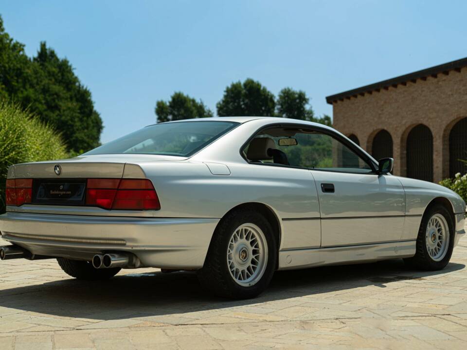 Image 7/50 de BMW 850i (1990)