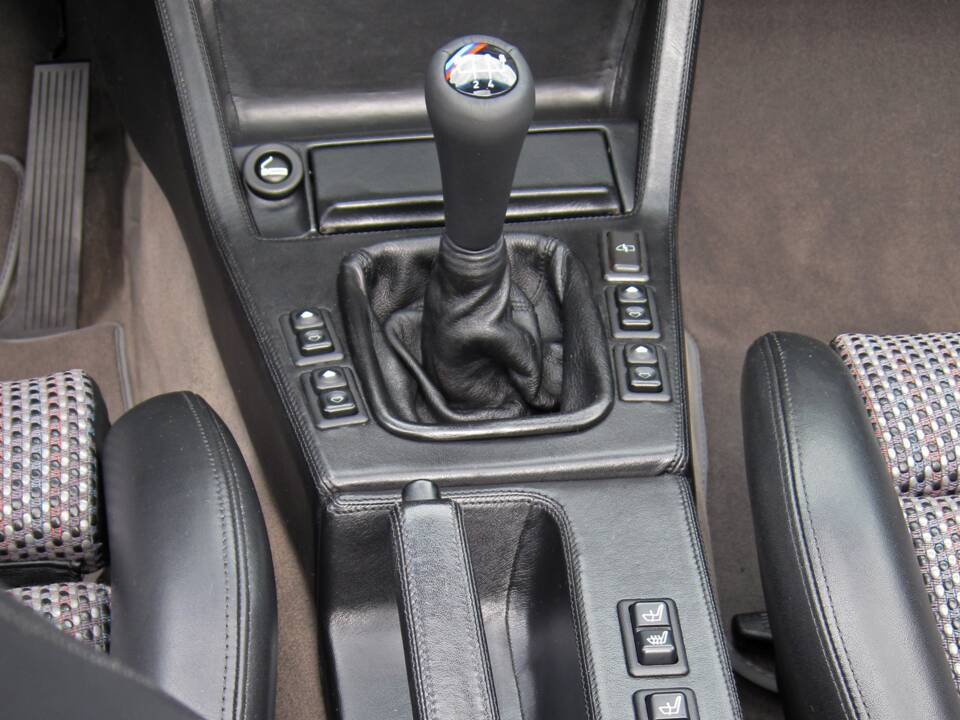 Immagine 13/21 di BMW 318i (1991)