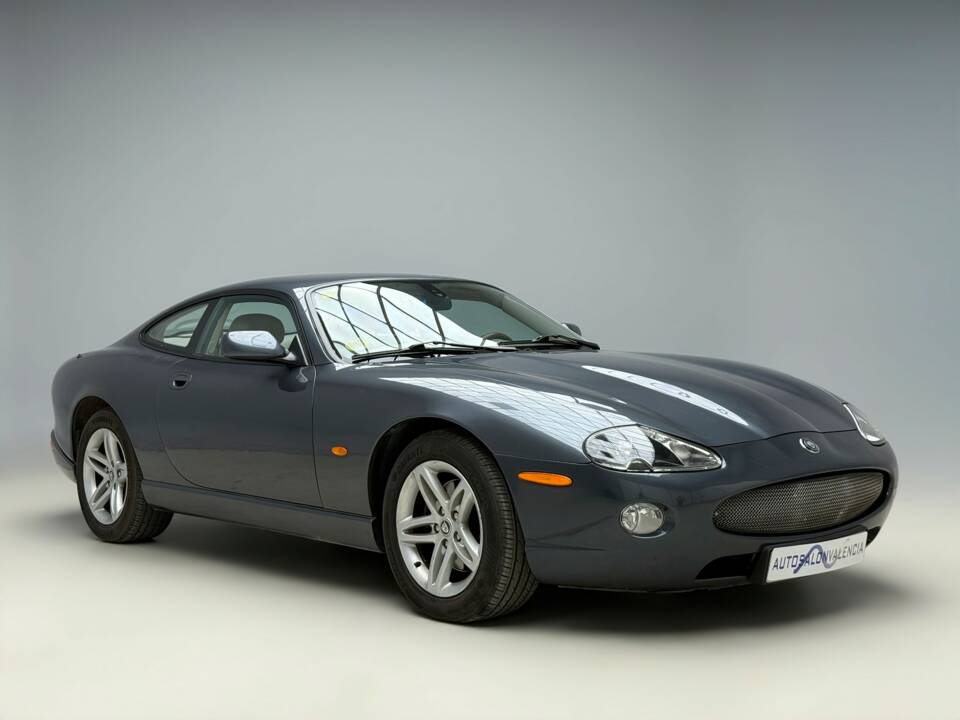 Immagine 4/21 di Jaguar XK8 4.2 (2004)