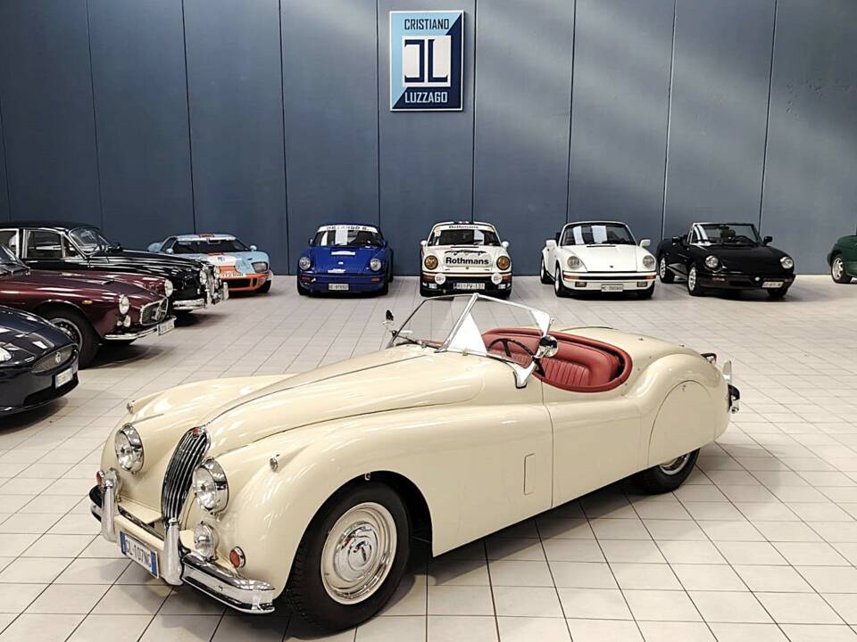 Image 2/74 of Jaguar XK 140 OTS (1956)
