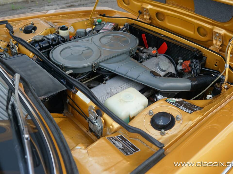 Image 6/32 of BMW 3.0 CS (1972)