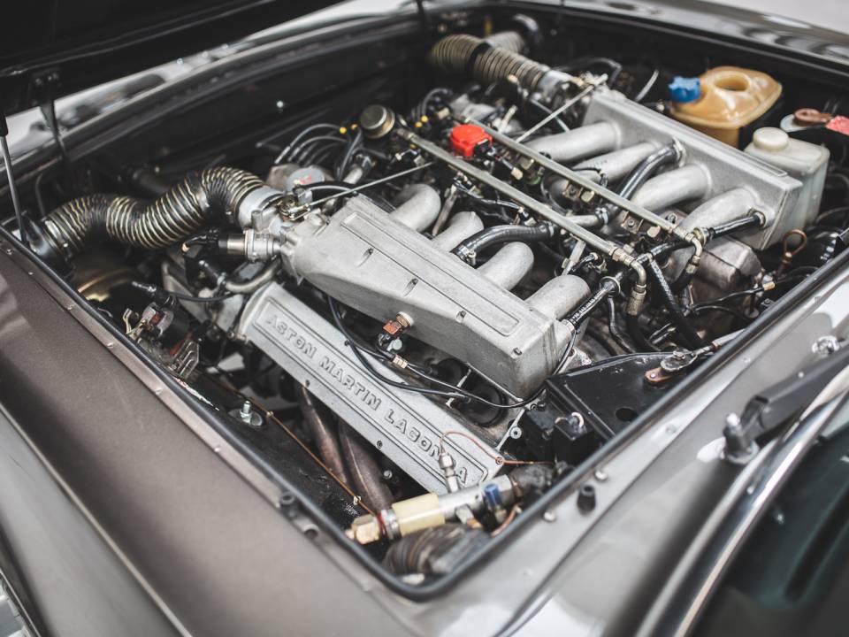 Immagine 13/27 di Aston Martin V8 EFi Volante (1988)