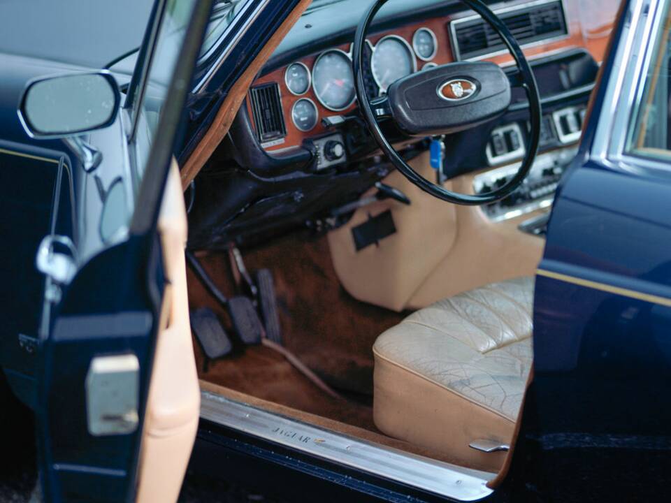 Image 23/26 de Jaguar XJ 6 L 4.2 (1976)