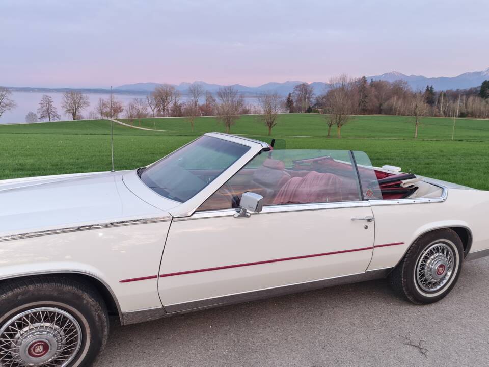 Bild 2/4 von Cadillac Eldorado Biarritz Convertible (1984)