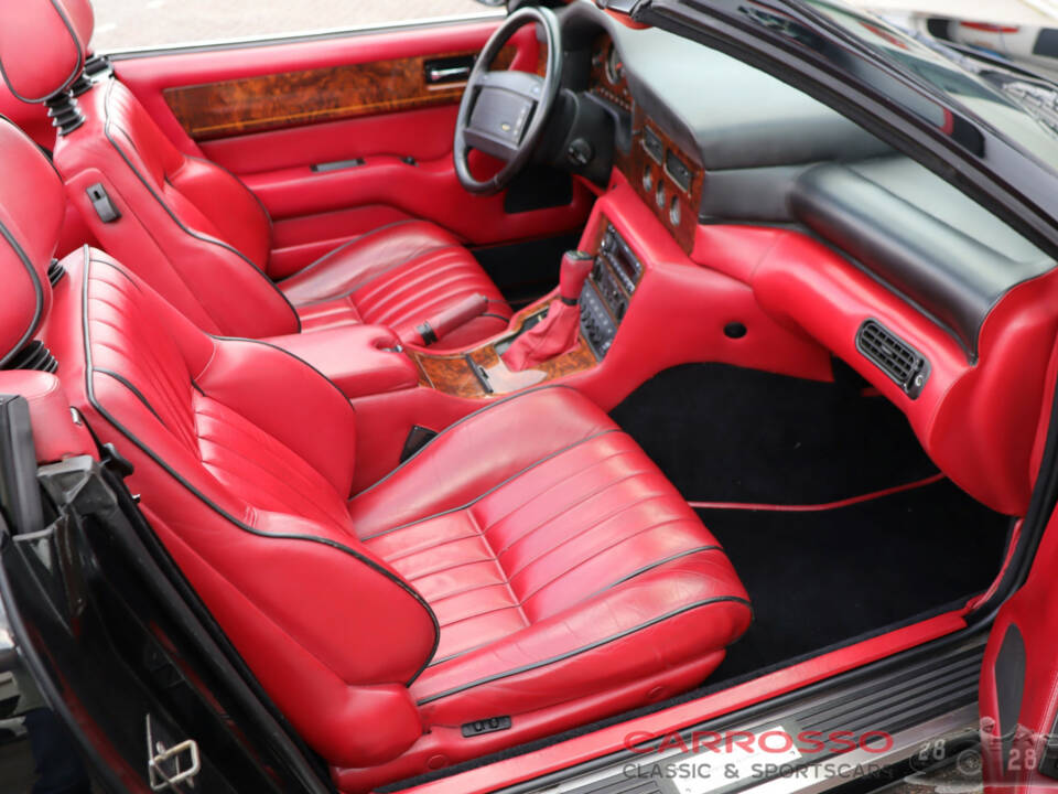 Image 4/44 de Aston Martin Virage Volante (1993)