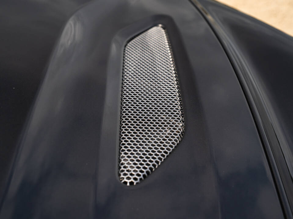 Image 16/35 of Aston Martin Vanquish (2017)