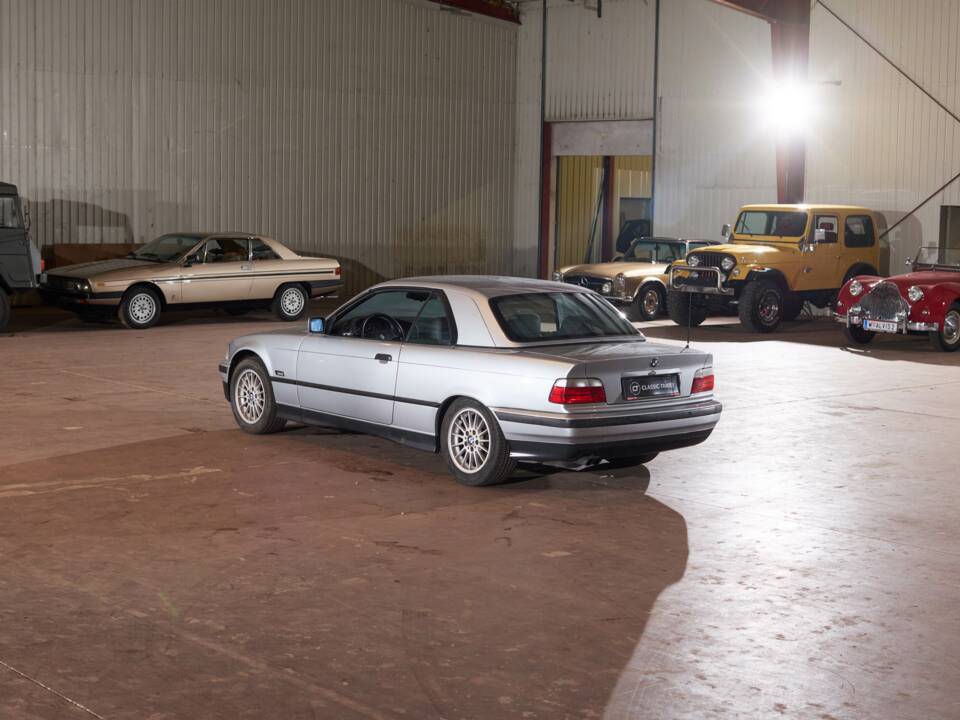 Immagine 9/27 di BMW 328i (1995)