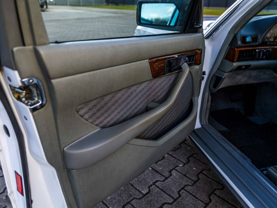 Image 105/175 of Mercedes-Benz 420 SE (1986)