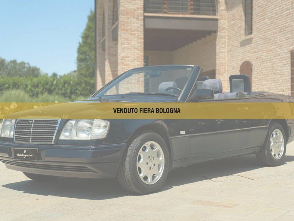 Immagine 1/50 di Mercedes-Benz 200 CE (1997)