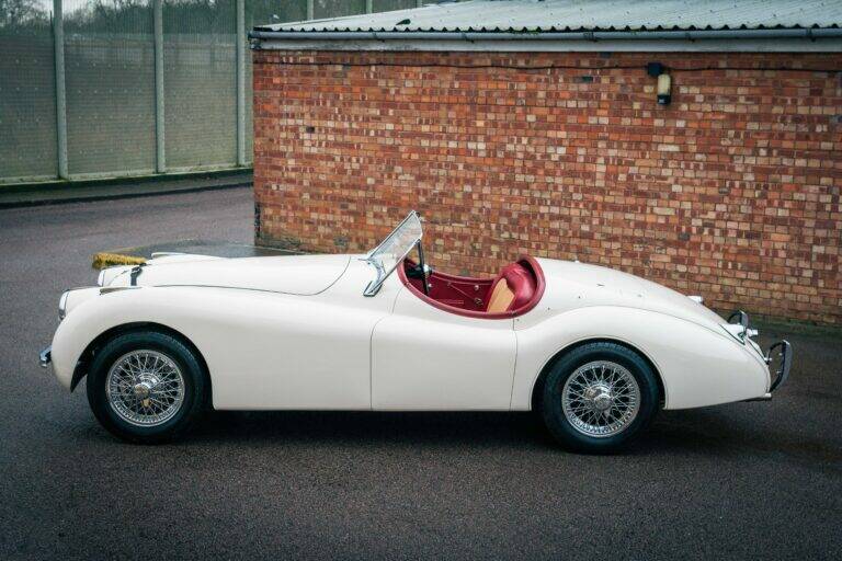 Image 5/43 of Jaguar XK 120 OTS (1951)