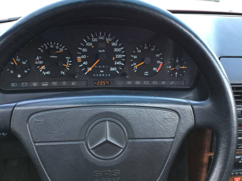Image 18/32 de Mercedes-Benz 300 SL-24 (1992)