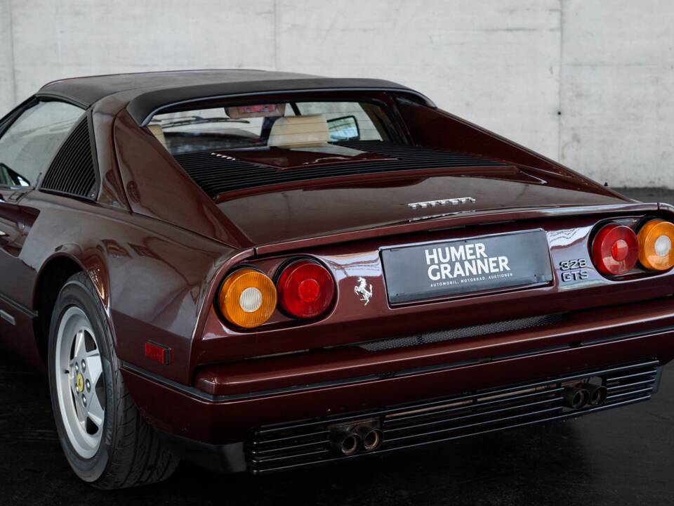 Bild 19/50 von Ferrari 328 GTS (1988)