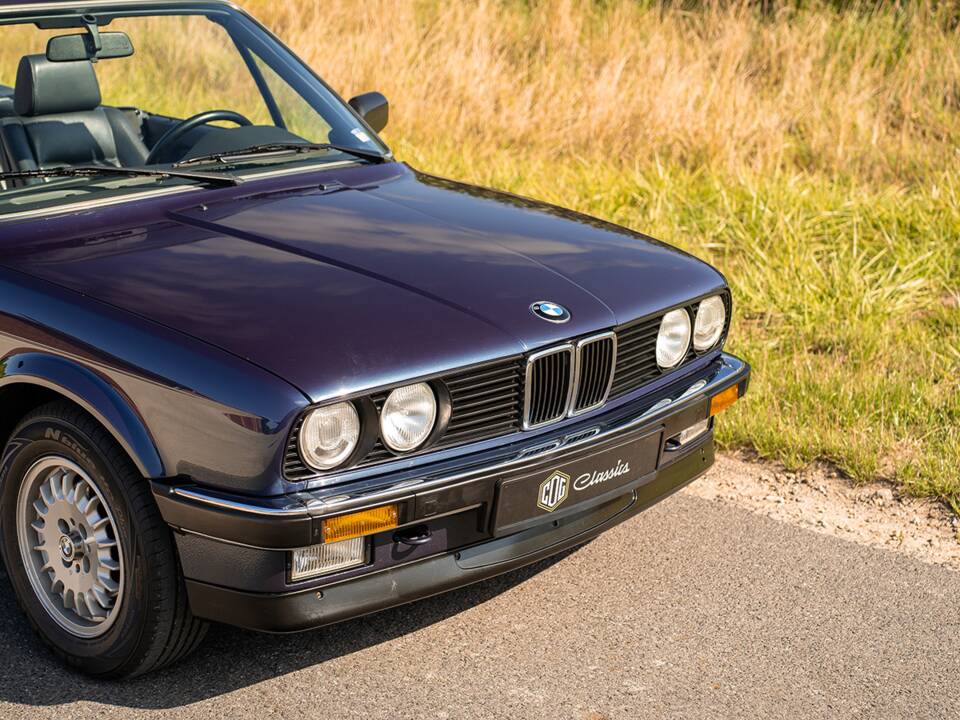 Immagine 7/35 di BMW 320i (1988)