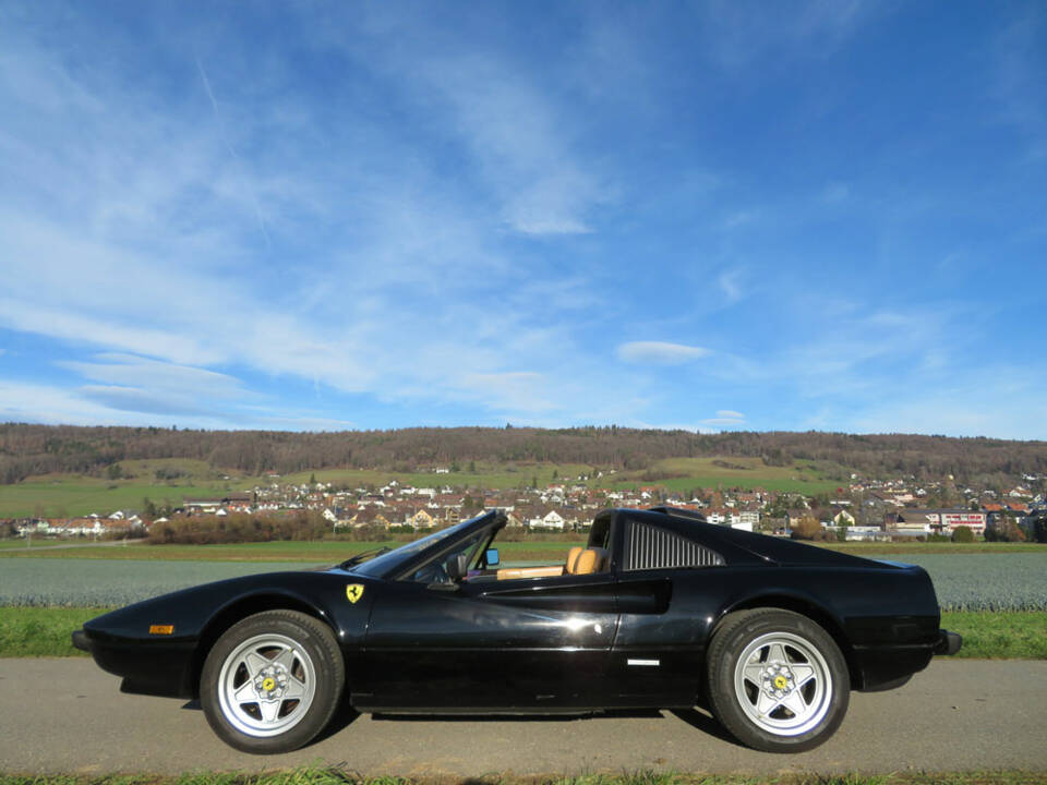 Image 3/18 de Ferrari 308 GTS Quattrovalvole (1985)