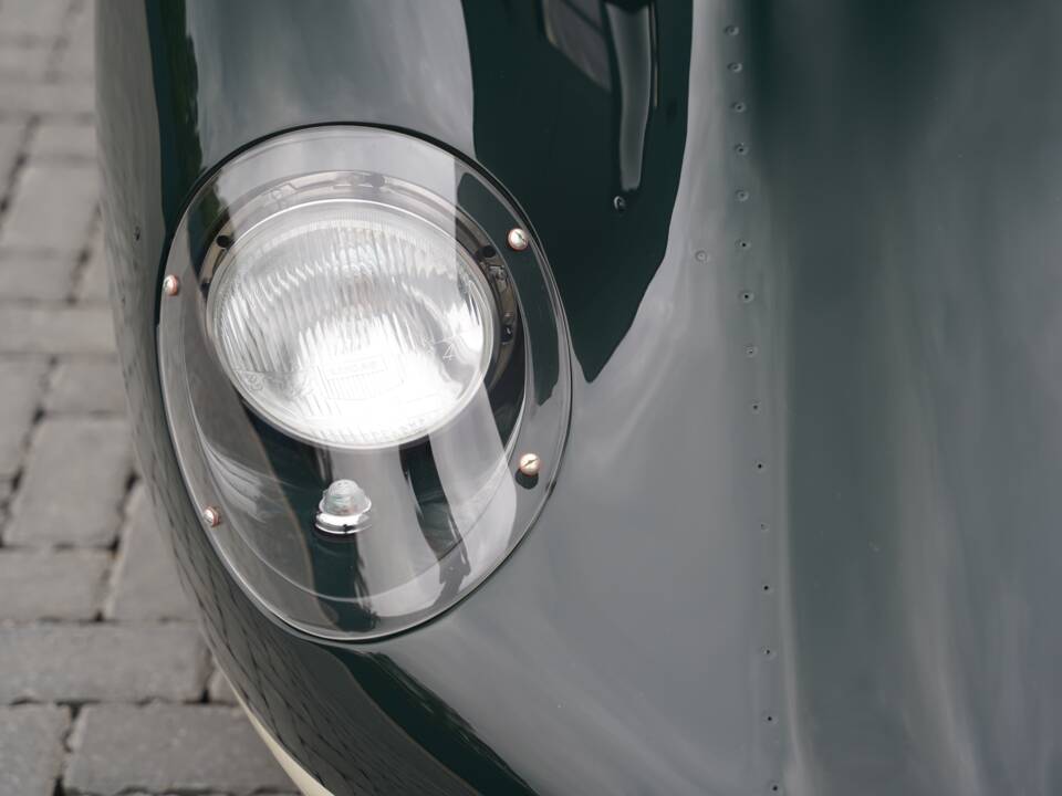 Image 37/50 of Lister Knobbly (1959)