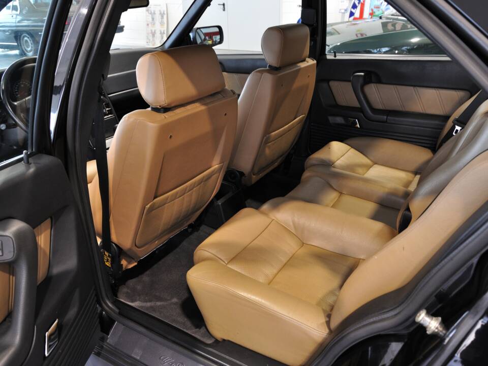 Image 27/33 of Alfa Romeo 164 3.0 24V Q4 (1996)