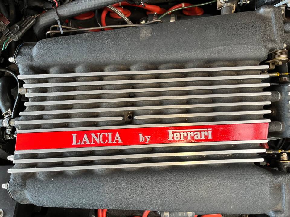 Image 2/47 of Lancia Thema 8.32 (1989)
