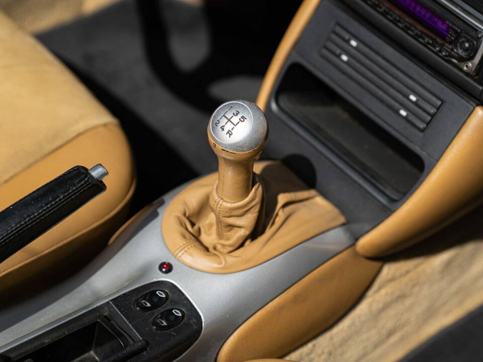 Image 40/50 de Porsche Boxster (2000)