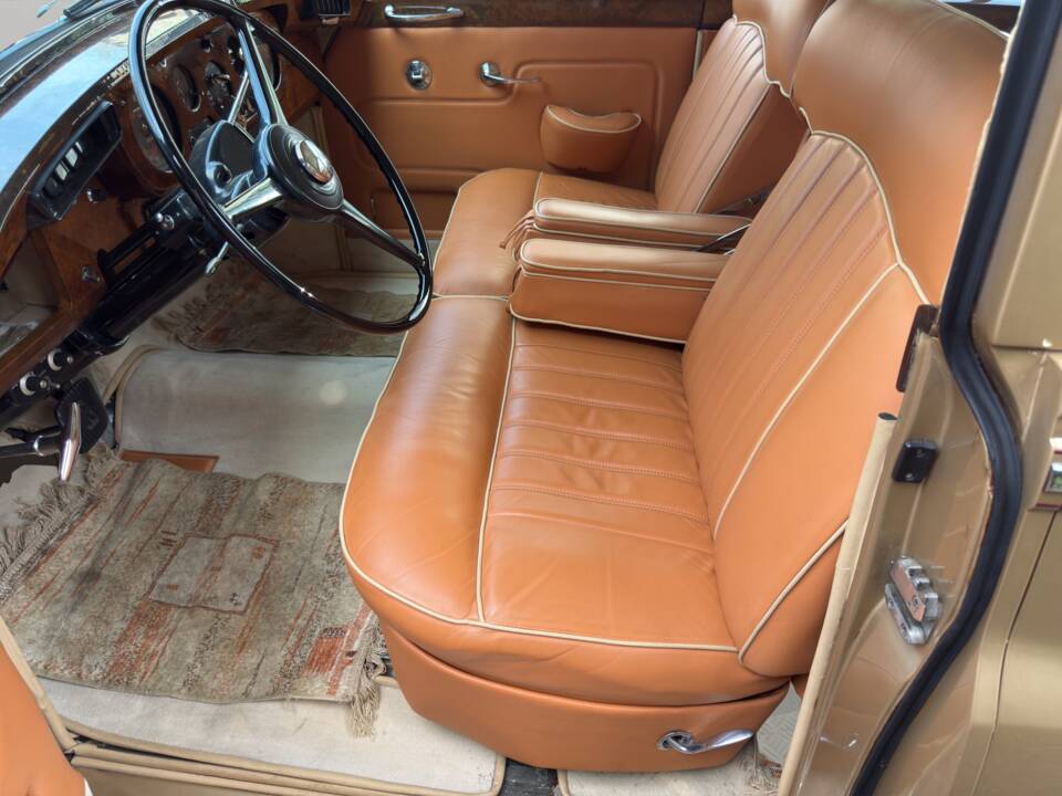Image 9/26 of Rolls-Royce Silver Cloud II (1961)