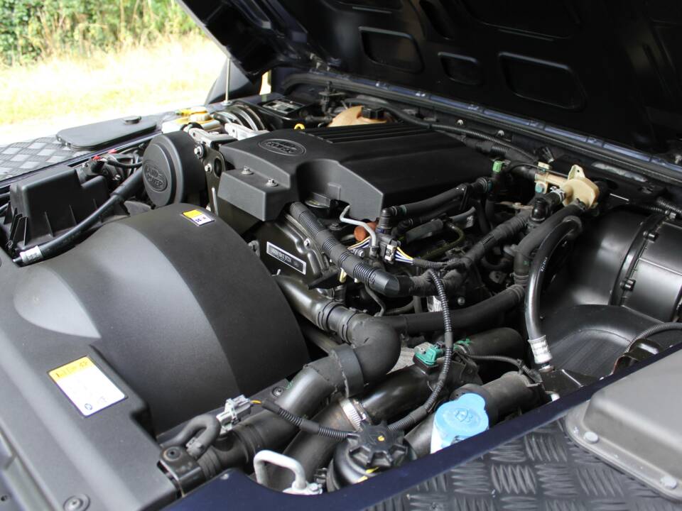 Bild 17/18 von Land Rover Defender 110 (2014)