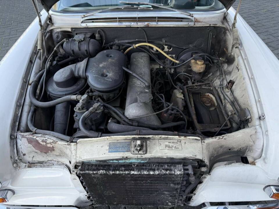 Bild 35/50 von Mercedes-Benz 230 (1968)