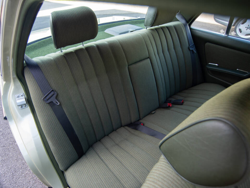 Immagine 13/29 di Mercedes-Benz 280 E (1983)