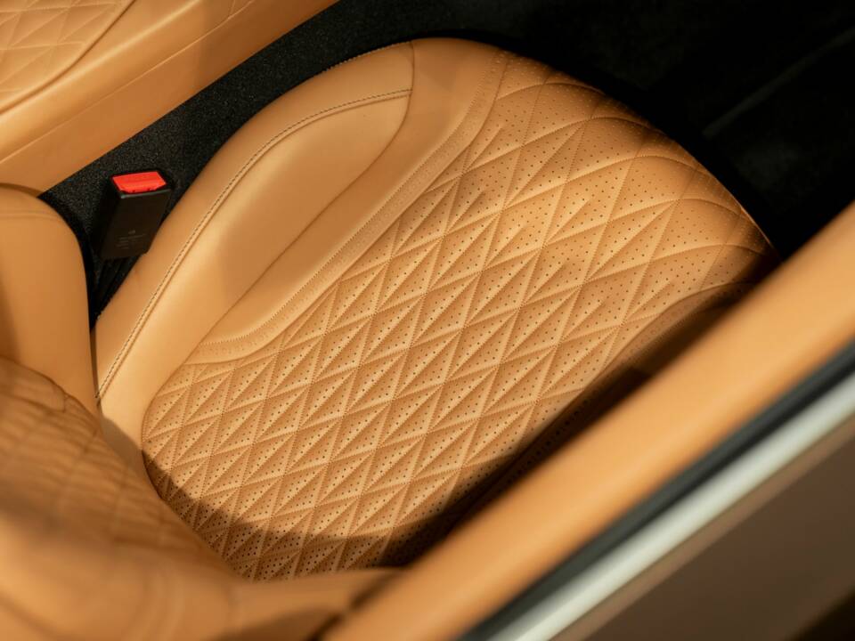 Bild 48/51 von Aston Martin DB12 Volante (2024)